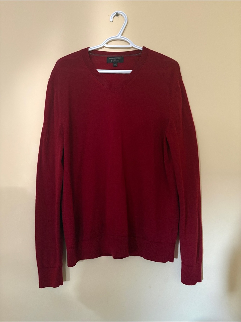 Banana Republic Men V-Neck Sweater - Deep Red